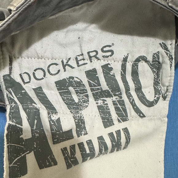 040 Dockers | Faded Green Gray Alpha Khaki Pants (EUC, Size 32x30) - Picture 12 of 15